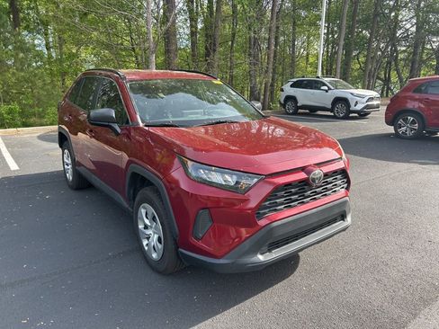 Used 2019 Toyota RAV4 LE image 1