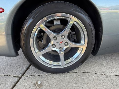 Used 2004 Chevrolet Corvette Convertible w/ Preferred Equipment Group image 38