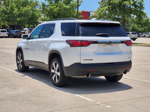 Used 2022 Chevrolet Traverse LT w/ LT Premium Package FWD image 7