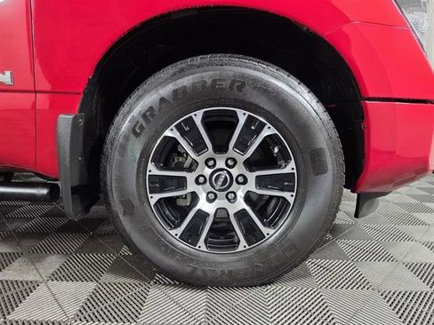 Used 2024 Nissan Titan SV w/ SV Convenience Package image 12