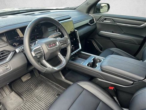 Used 2025 GMC Acadia Elevation w/ Elevation Premium Package image 9