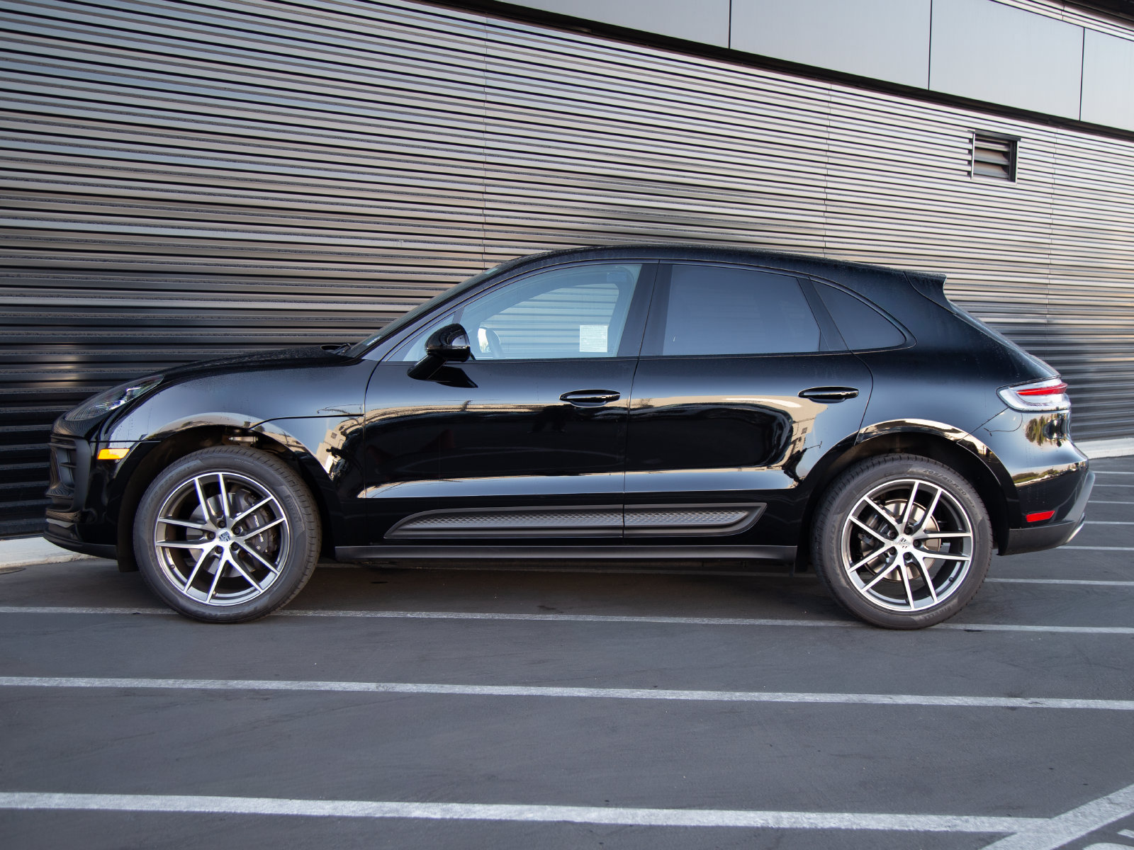 Certified 2026 Porsche Macan AWD/4WD image 2