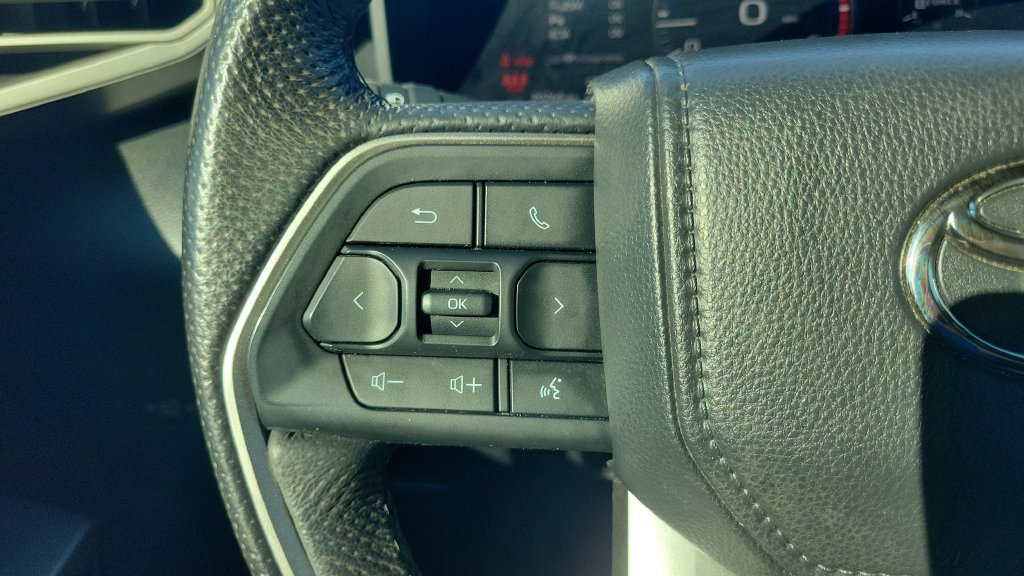 Used 2025 Toyota Tundra Limited AWD/4WD image 19