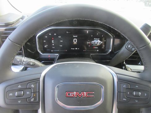 New 2026 GMC Sierra 1500 SLE image 17