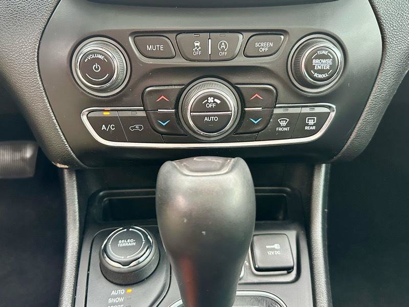Used 2021 Jeep Cherokee Limited AWD/4WD image 22