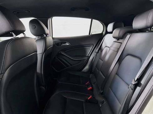 Used 2018 Mercedes-Benz GLA 250 image 8