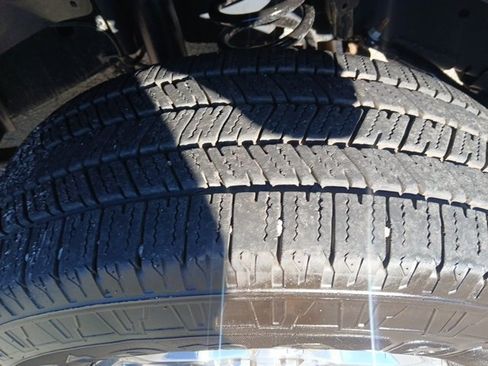 Used 2024 RAM 2500 Big Horn w/ Sport Appearance Package image 16