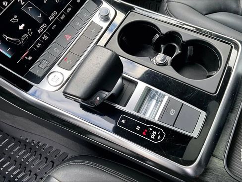 Used 2019 Audi Q8 Premium image 15