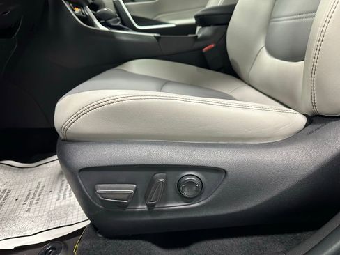 Used 2025 Toyota RAV4 XLE Premium image 12