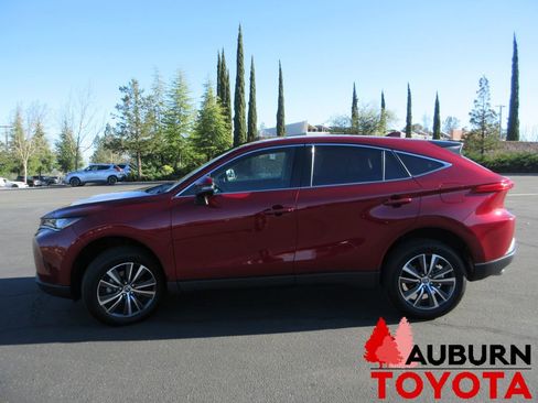 Certified 2022 Toyota Venza LE image 8