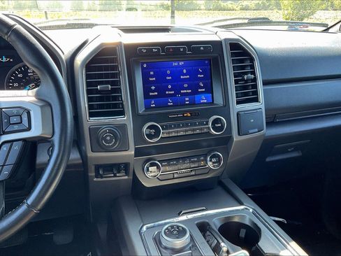 Used 2021 Ford Expedition XLT image 6