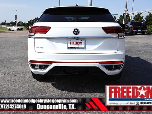 Used 2021 Volkswagen Atlas Cross Sport SE w/ Panoramic Sunroof Package FWD image 4