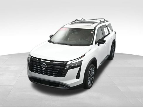 Used 2026 Nissan Pathfinder Platinum FWD image 36