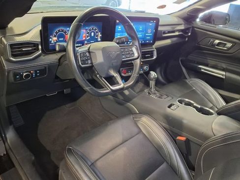 Used 2025 Ford Mustang Premium RWD image 4