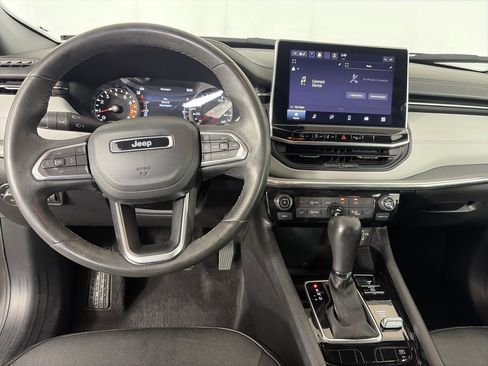 Used 2023 Jeep Compass Limited AWD/4WD image 3