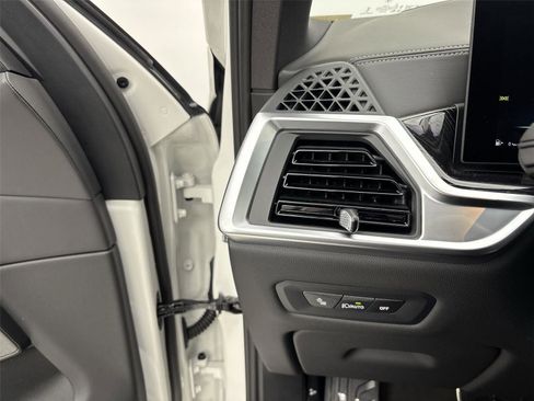 New 2026 BMW X5 xDrive40i w/ M Sport Package image 31