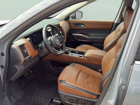 Certified 2025 Nissan Pathfinder Platinum AWD/4WD image 9