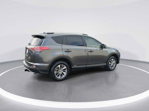 Certified 2018 Toyota RAV4 XLE w/ Carpet Mat Package AWD/4WD image 8