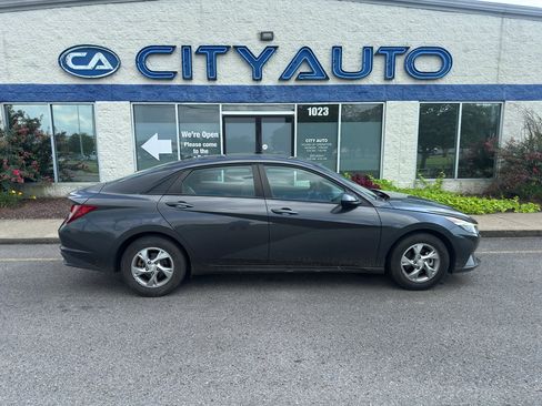 Used 2021 Hyundai Elantra SE FWD image 3