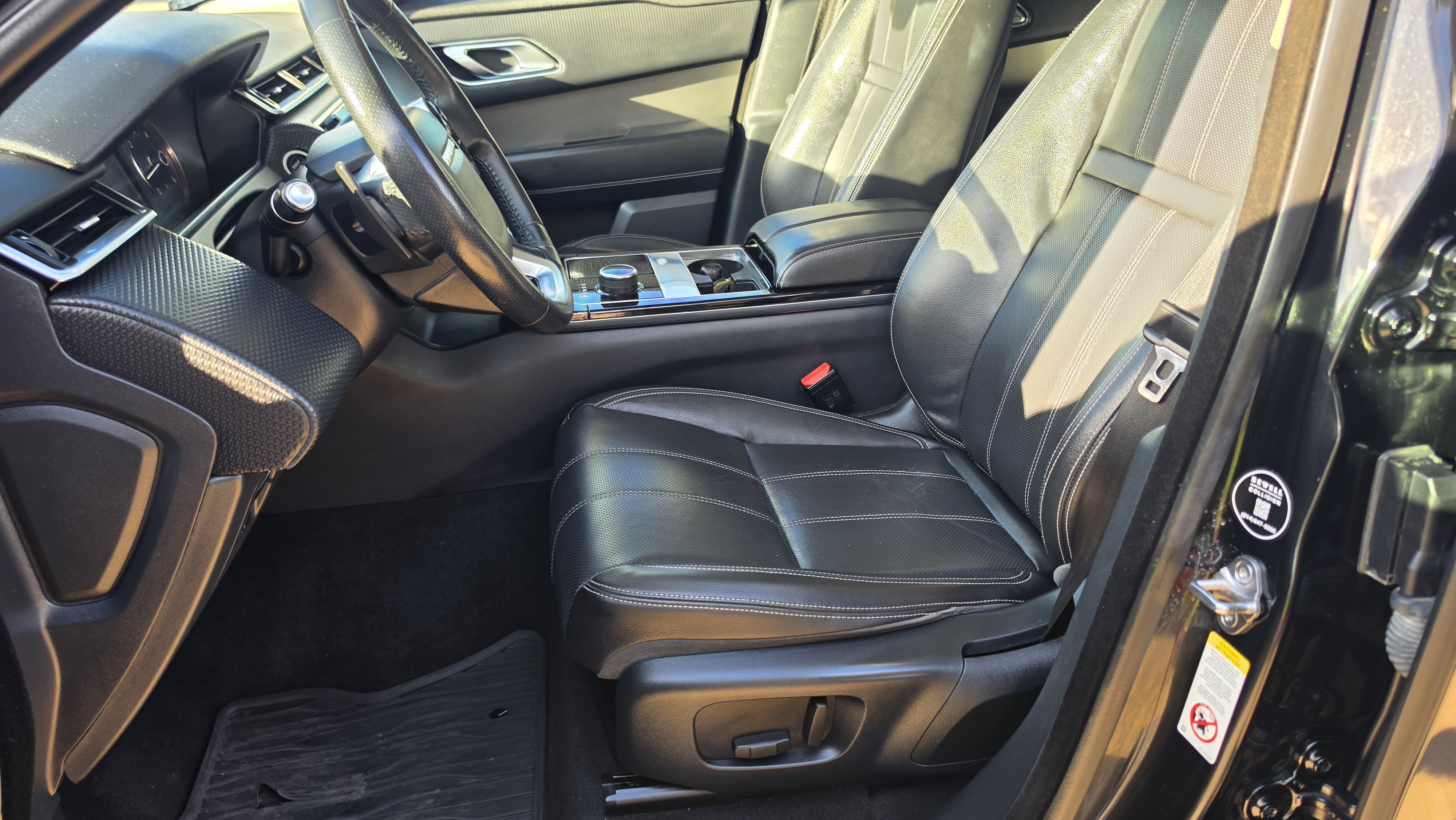 Used 2018 Land Rover Range Rover Velar S AWD/4WD image 25