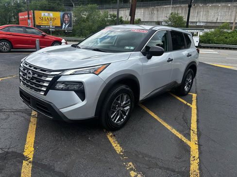 Used 2024 Nissan Rogue S AWD/4WD image 3