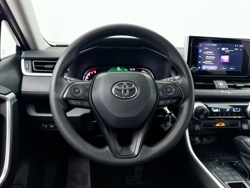 Used 2025 Toyota RAV4 LE AWD/4WD image 30