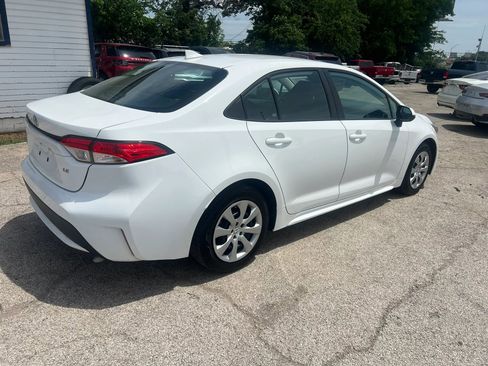 Used 2022 Toyota Corolla LE FWD image 3