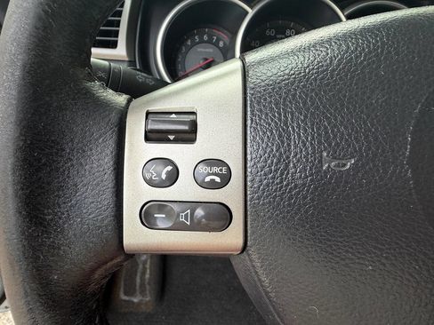 Used 2009 Nissan Versa Hatchback w/ Convenience Pkg FWD image 16