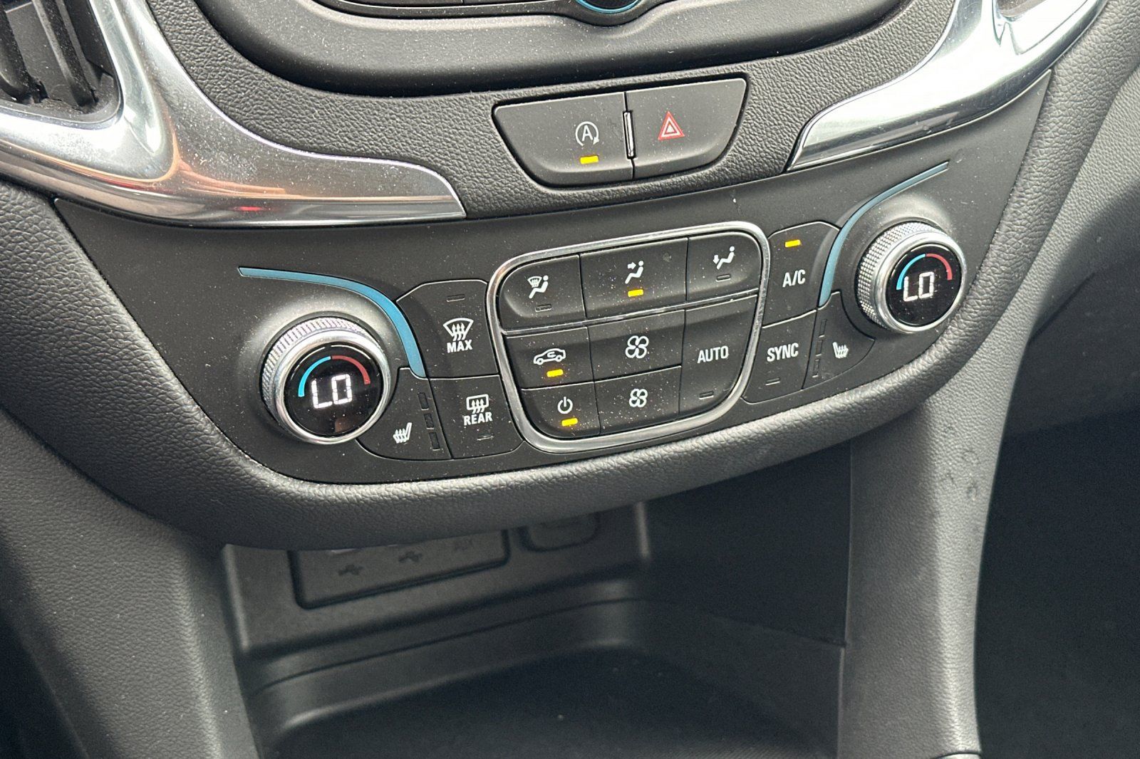 Used 2024 Chevrolet Equinox LT AWD/4WD image 23