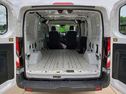 Used 2017 Ford Transit 150 130 Low Roof RWD image 5