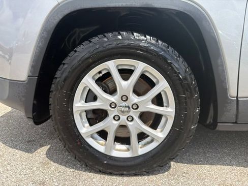 Used 2017 Jeep Cherokee Latitude w/ True North Edition AWD/4WD image 34