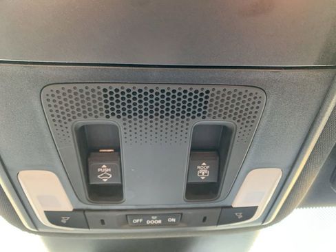 Used 2025 Honda Pilot Black Edition image 47