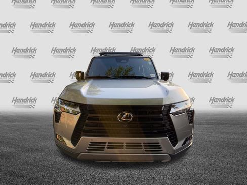 Used 2024 Lexus GX 550 AWD/4WD image 3