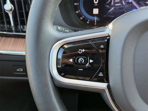 Used 2023 Volvo XC60 B5 Plus w/ Protection Package Premier image 9