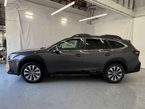 Used 2023 Subaru Outback Limited AWD/4WD image 2
