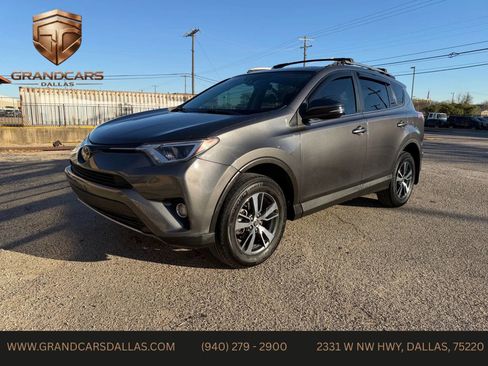 Used 2018 Toyota RAV4 XLE image 1