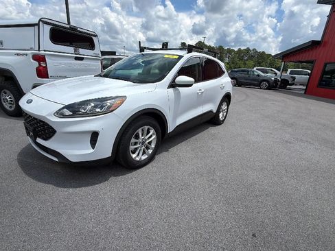 Used 2020 Ford Escape SE FWD image 1