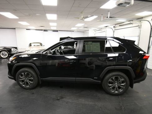 Used 2022 Toyota RAV4 XLE Premium image 4