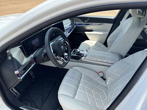 Used 2024 BMW 760i xDrive w/ Executive Package image 13