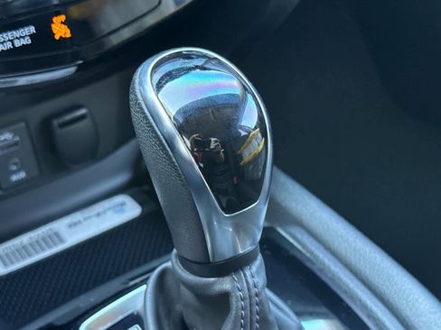 Used 2017 Nissan Rogue SV image 23