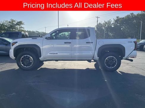 Used 2025 Toyota Tacoma TRD Off-Road w/ TRD Off Road Upgrade Package AWD/4WD image 3