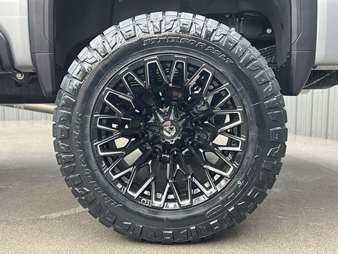 Used 2025 GMC Sierra 3500 Denali Ultimate image 12