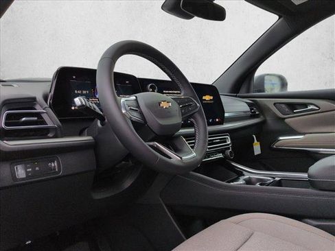 New 2026 Chevrolet Traverse LT w/ Sun and Wheel Package image 3