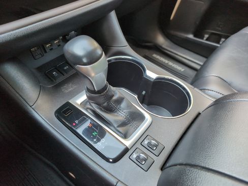 Used 2019 Toyota Highlander XLE AWD/4WD image 26