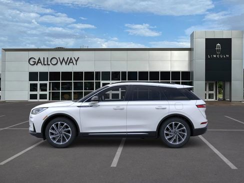 New 2026 Lincoln Corsair Premiere image 3