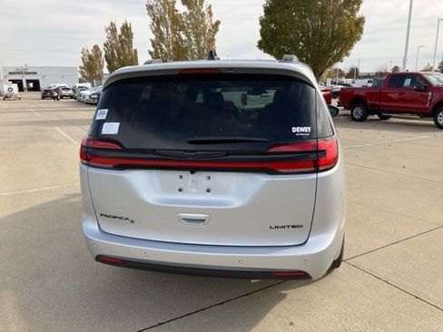 New 2026 Chrysler Pacifica Limited w/ S Appearance Package FWD image 7