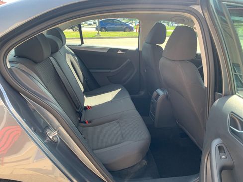 Used 2015 Volkswagen Jetta SE FWD image 28