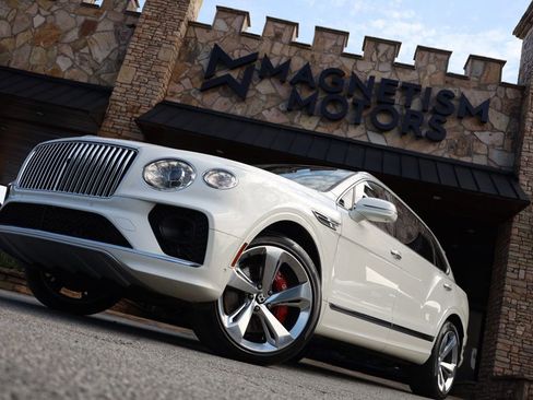 Used 2023 Bentley Bentayga Extended Wheelbase image 2