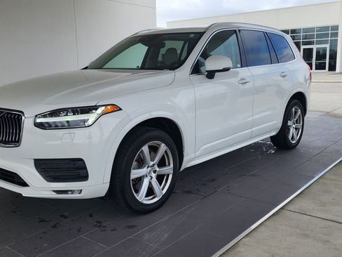 Used 2021 Volvo XC90 T5 Momentum image 1