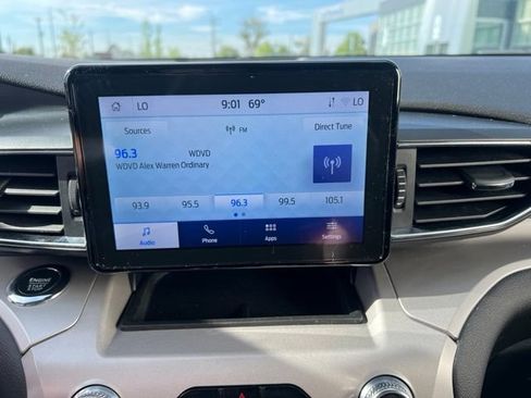 Used 2023 Ford Explorer XLT w/ Equipment Group 202A AWD/4WD image 29